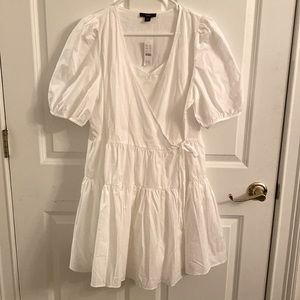 J. Crew petite M size white color Puff-sleeve Cotton Poplin Wrap Dress Brand new
